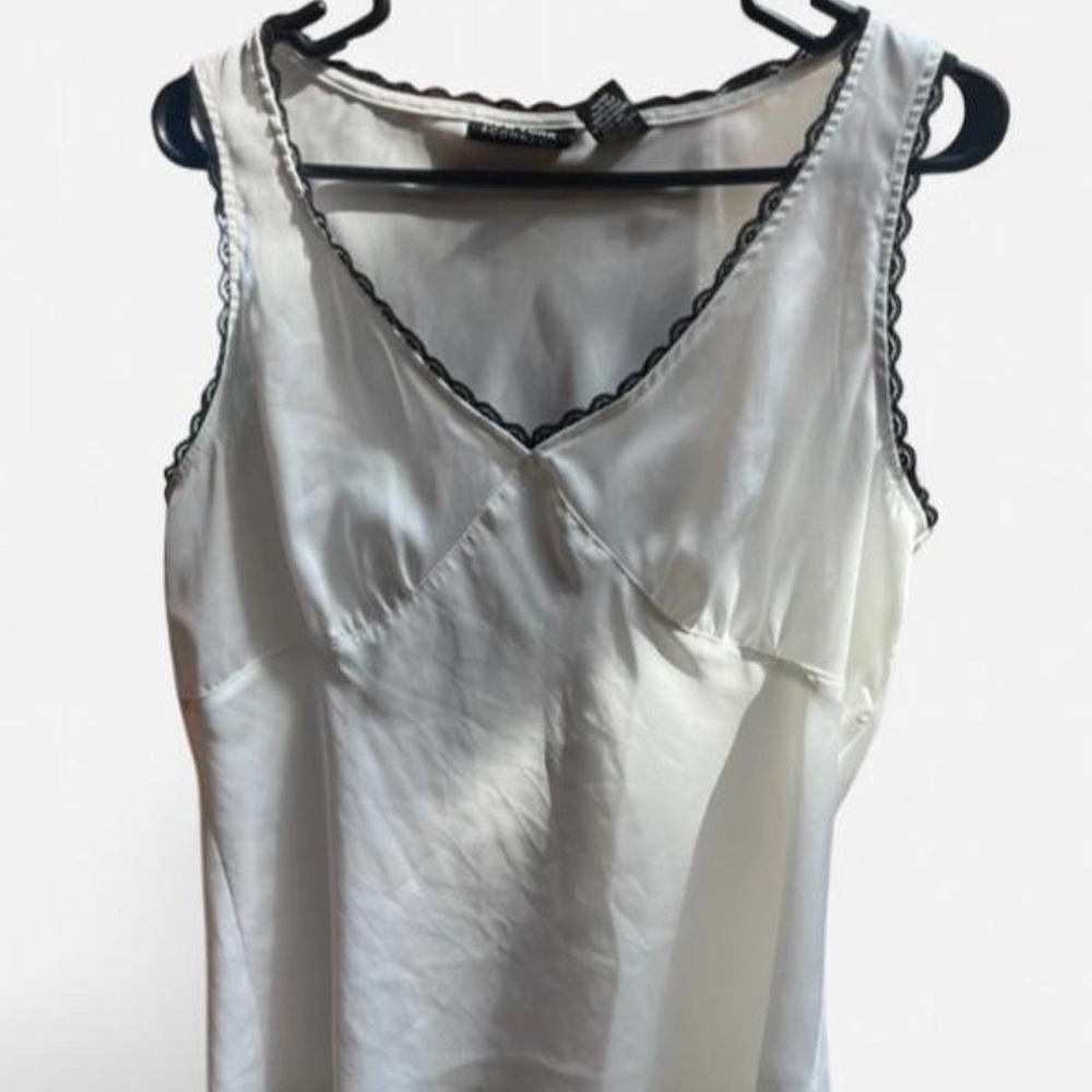 New York & Company White Cami Tank Top Lace Trim V-Neck Polyester Size L Flaw